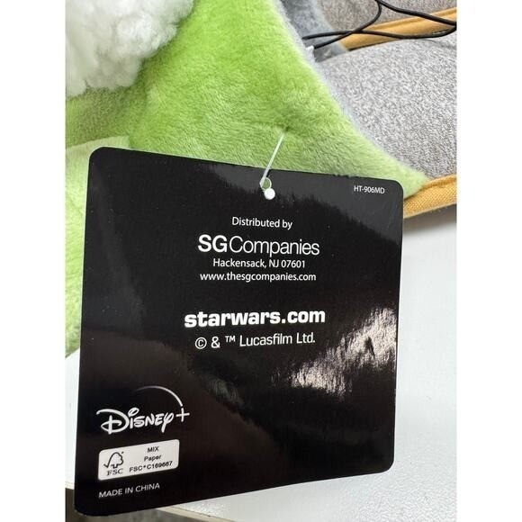 New Star Wars Mandalorian The Child Baby Yoda Unisex Slippers with Santa Hat - Picture 6 of 6